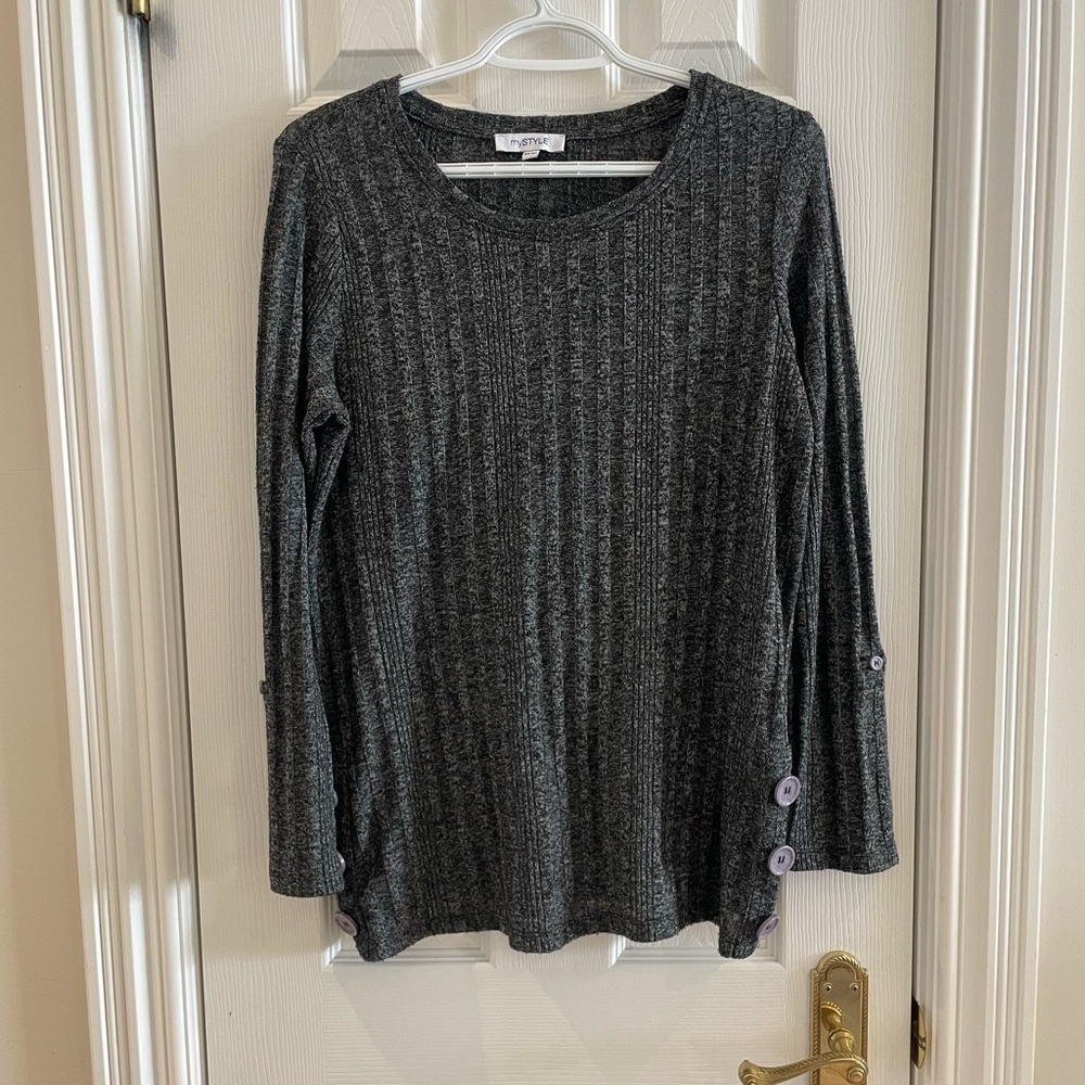 Long sleeve grey sweater